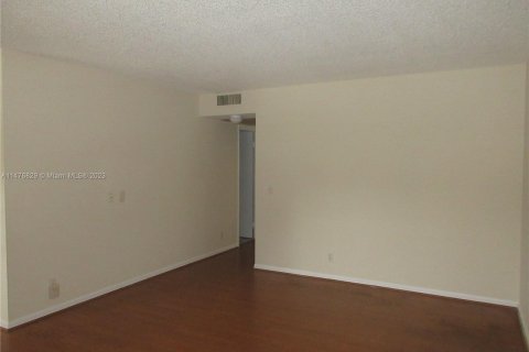 Copropriété à vendre à Pembroke Pines, Floride: 2 chambres, 88.54 m2 № 804663 - photo 13