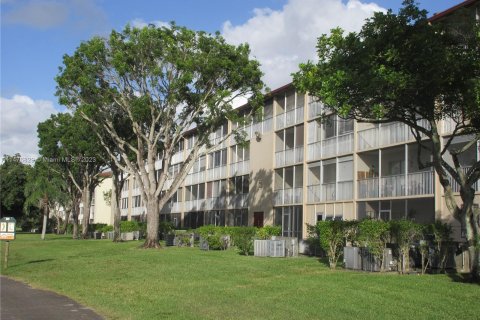 Condominio en venta en Pembroke Pines, Florida, 2 dormitorios, 88.54 m2 № 804663 - foto 3