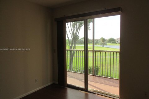 Condominio en venta en Pembroke Pines, Florida, 2 dormitorios, 88.54 m2 № 804663 - foto 23