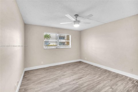 Condominio en venta en Hallandale Beach, Florida, 1 dormitorio, 71.53 m2 № 1236573 - foto 11