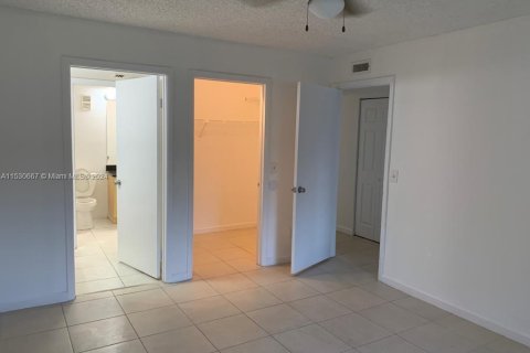 Condominio en venta en Pembroke Pines, Florida, 2 dormitorios, 88.63 m2 № 1000314 - foto 10