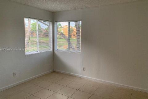 Condominio en venta en Pembroke Pines, Florida, 2 dormitorios, 88.63 m2 № 1000314 - foto 15
