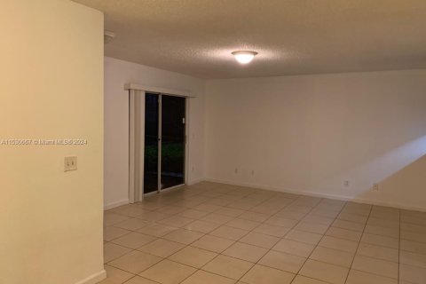 Condominio en venta en Pembroke Pines, Florida, 2 dormitorios, 88.63 m2 № 1000314 - foto 4