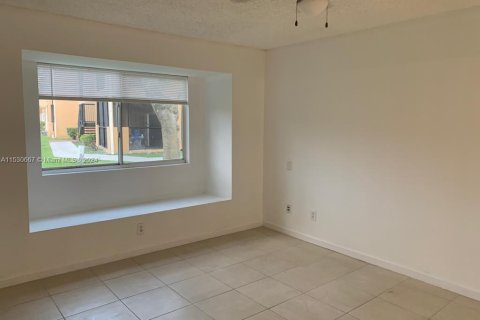 Condominio en venta en Pembroke Pines, Florida, 2 dormitorios, 88.63 m2 № 1000314 - foto 12