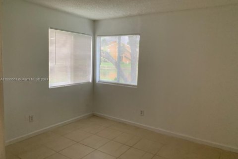 Condominio en venta en Pembroke Pines, Florida, 2 dormitorios, 88.63 m2 № 1000314 - foto 13