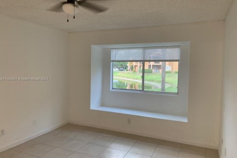Condominio en venta en Pembroke Pines, Florida, 2 dormitorios, 88.63 m2 № 1000314 - foto 11