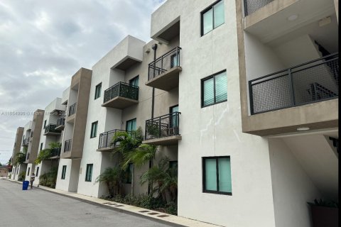 Apartamento en alquiler en Hialeah, Florida, 1 dormitorio, 58.53 m2 № 1352037 - foto 2