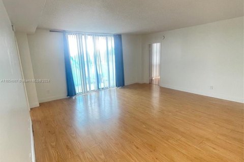 Copropriété à louer à North Miami, Floride: 2 chambres, 99.41 m2 № 1352036 - photo 10