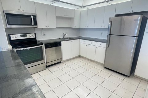 Copropriété à louer à North Miami, Floride: 2 chambres, 99.41 m2 № 1352036 - photo 12