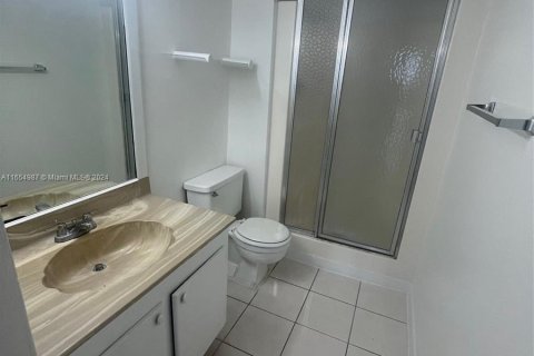 Copropriété à louer à North Miami, Floride: 2 chambres, 99.41 m2 № 1352036 - photo 2