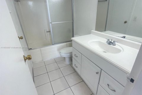 Copropriété à louer à North Miami, Floride: 2 chambres, 99.41 m2 № 1352036 - photo 7