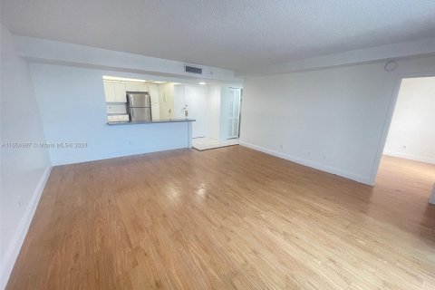 Copropriété à louer à North Miami, Floride: 2 chambres, 99.41 m2 № 1352036 - photo 11