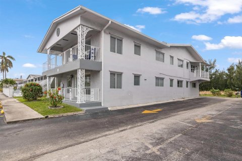 Copropriété à vendre à Hallandale Beach, Floride: 2 chambres, 94.76 m2 № 952402 - photo 11