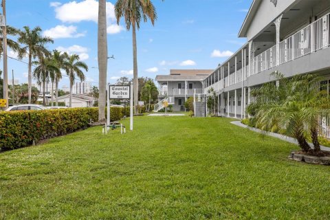 Condominio en venta en Hallandale Beach, Florida, 2 dormitorios, 94.76 m2 № 952402 - foto 13