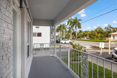 Condominio en venta en Hallandale Beach, Florida, 2 dormitorios, 94.76 m2 № 952402 - foto 18