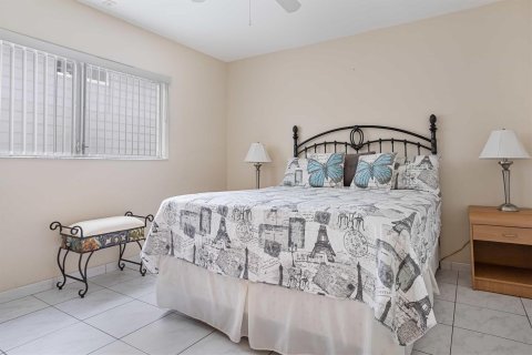 Condominio en venta en Hallandale Beach, Florida, 2 dormitorios, 94.76 m2 № 952402 - foto 21