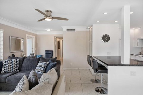 Condominio en venta en Hallandale Beach, Florida, 2 dormitorios, 94.76 m2 № 952402 - foto 25