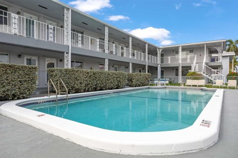 Condominio en venta en Hallandale Beach, Florida, 2 dormitorios, 94.76 m2 № 952402 - foto 9