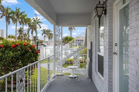 Condominio en venta en Hallandale Beach, Florida, 2 dormitorios, 94.76 m2 № 952402 - foto 17