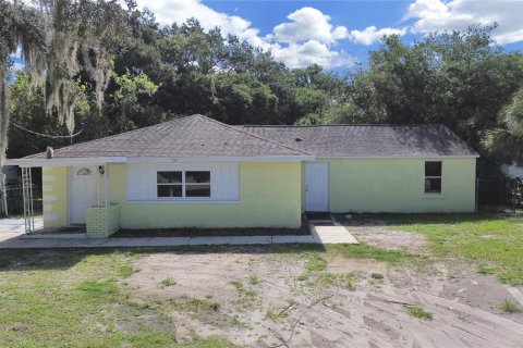 House in Tampa, Florida 4 bedrooms, 148.64 sq.m. № 1308614 - photo 1