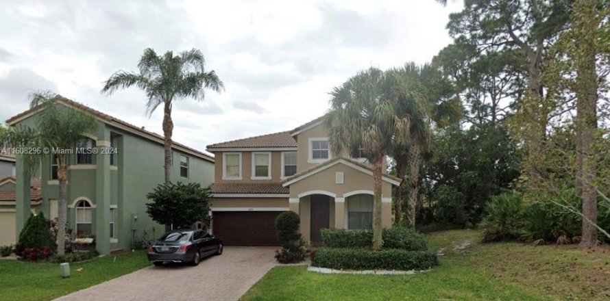 House in Delray Beach, Florida 5 bedrooms, 277.03 sq.m. № 1333563