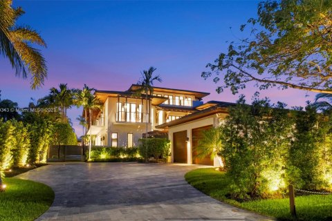 House in Key Biscayne, Florida 5 bedrooms, 535.12 sq.m. № 662485 - photo 2