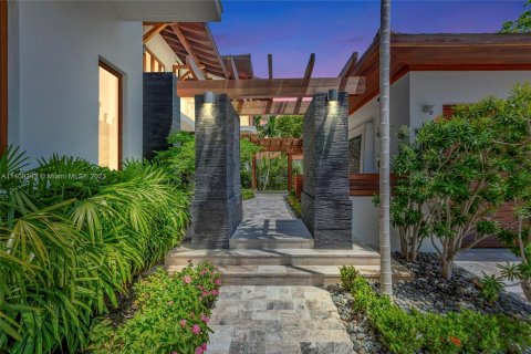 Villa ou maison à vendre à Key Biscayne, Floride: 5 chambres, 535.12 m2 № 662485 - photo 3