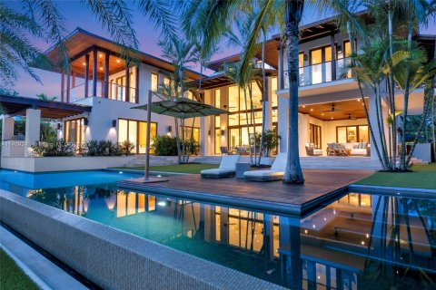 Villa ou maison à vendre à Key Biscayne, Floride: 5 chambres, 535.12 m2 № 662485 - photo 1