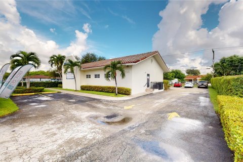 Immobilier commercial à vendre à Hialeah, Floride № 1327503 - photo 1