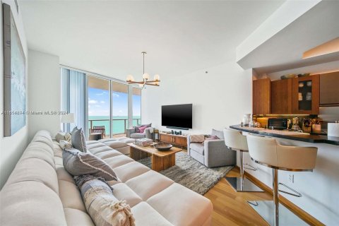 Condominio en alquiler en Miami Beach, Florida, 2 dormitorios, 163.23 m2 № 1352019 - foto 3