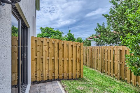 Townhouse in Florida City, Florida 3 bedrooms № 1352060 - photo 27