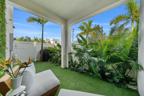 Adosado en venta en Fort Lauderdale, Florida, 3 dormitorios, 176.51 m2 № 1316124 - foto 16