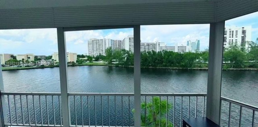 Condo à Hallandale Beach, Floride, 2 chambres  № 1316122