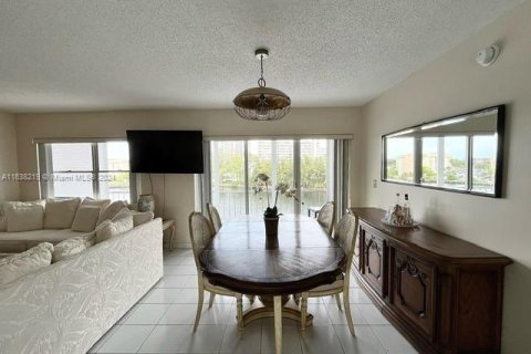 Condo in Hallandale Beach, Florida, 2 bedrooms  № 1316122 - photo 4