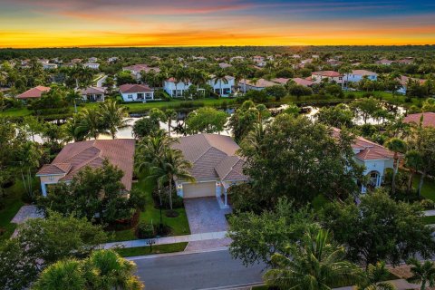 House in Jupiter, Florida 4 bedrooms, 217.3 sq.m. № 1188613 - photo 17