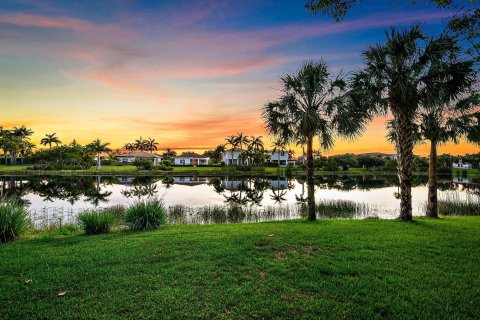 House in Jupiter, Florida 4 bedrooms, 217.3 sq.m. № 1188613 - photo 21