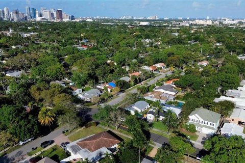 House in Fort Lauderdale, Florida 3 bedrooms, 128.67 sq.m. № 754518 - photo 1