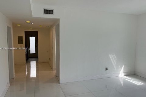 Copropriété à vendre à Miami Beach, Floride: 2 chambres, 88.44 m2 № 1328145 - photo 11