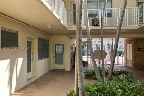 Copropriété à vendre à Miami Beach, Floride: 2 chambres, 88.44 m2 № 1328145 - photo 9