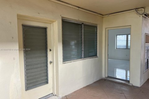 Copropriété à vendre à Miami Beach, Floride: 2 chambres, 88.44 m2 № 1328145 - photo 10