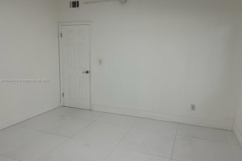 Copropriété à vendre à Miami Beach, Floride: 2 chambres, 88.44 m2 № 1328145 - photo 17