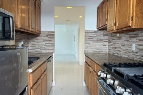 Condominio en venta en Miami Beach, Florida, 2 dormitorios, 88.44 m2 № 1328145 - foto 23