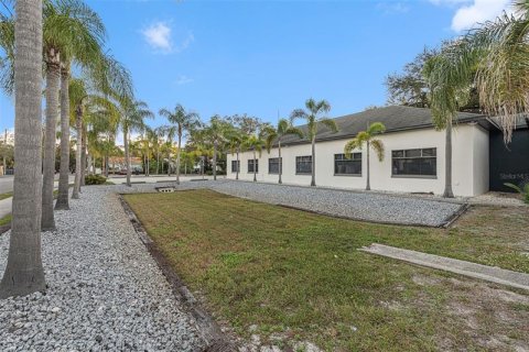 Immobilier commercial à louer à Tampa, Floride: 476.03 m2 № 312131 - photo 4