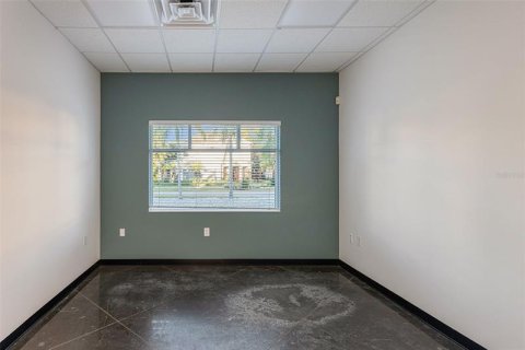 Propiedad comercial en alquiler en Tampa, Florida, 476.03 m2 № 312131 - foto 21