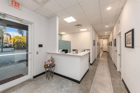 Immobilier commercial à louer à Tampa, Floride: 476.03 m2 № 312131 - photo 15