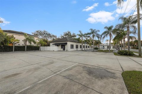 Immobilier commercial à louer à Tampa, Floride: 476.03 m2 № 312131 - photo 6