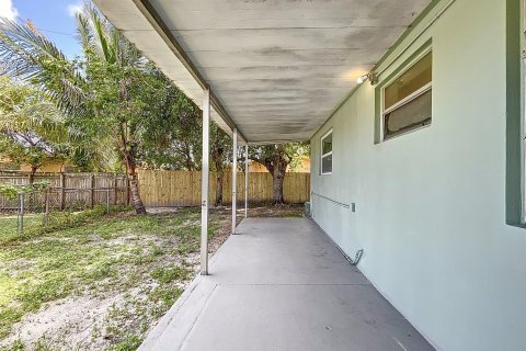 Propiedad comercial en venta en Oakland Park, Florida, 160.35 m2 № 1162876 - foto 14