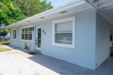 House in North Miami, Florida 3 bedrooms, 99.87 sq.m. № 665459 - photo 1