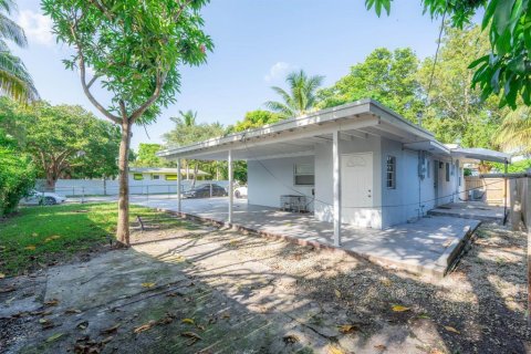 House in North Miami, Florida 3 bedrooms, 99.87 sq.m. № 665459 - photo 2