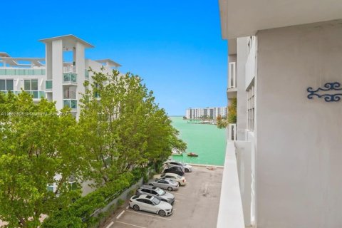 Copropriété à vendre à Miami Beach, Floride: 2 chambres, 102.19 m2 № 1351944 - photo 9